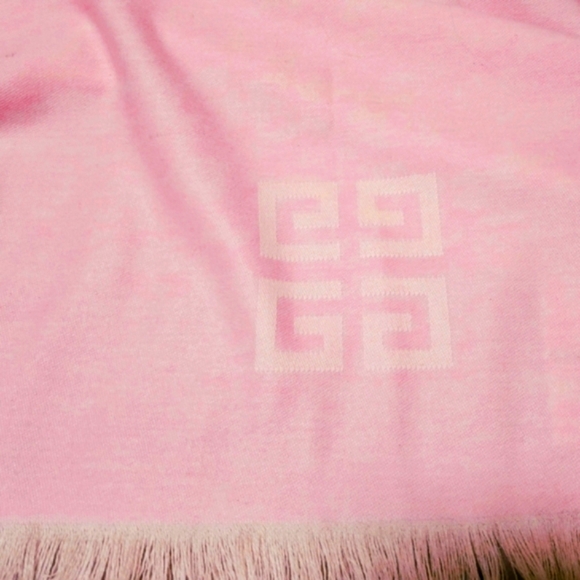 Givenchy New Light Pink oversized Shawl/Scarf wool/ Silk NWT Authentic ❣️ - Picture 7 of 10